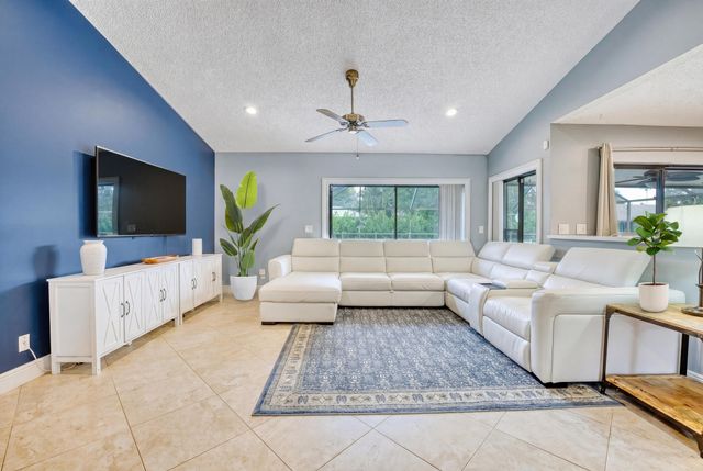 935 NW 110th Lane, Coral Springs, FL 33071