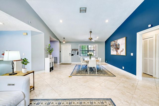935 NW 110th Lane, Coral Springs, FL 33071