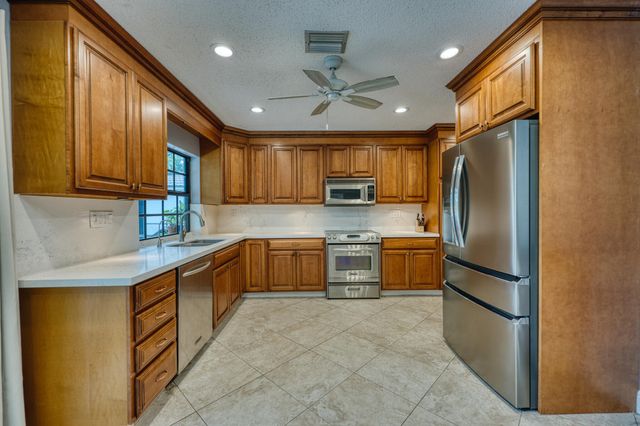 935 NW 110th Lane, Coral Springs, FL 33071