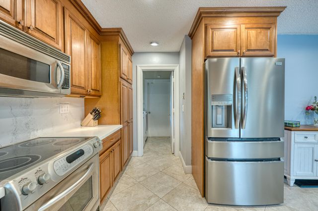 935 NW 110th Lane, Coral Springs, FL 33071