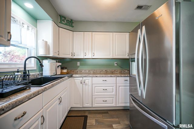 1020 LINCOLN Road, Marquette Heights, IL 61554