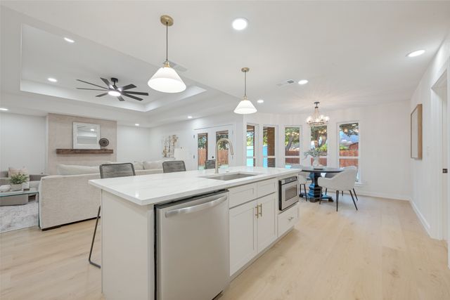 9904 Wandering Way Street, Benbrook, TX 76126