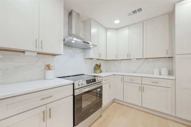 9904 Wandering Way Street, Benbrook, TX 76126