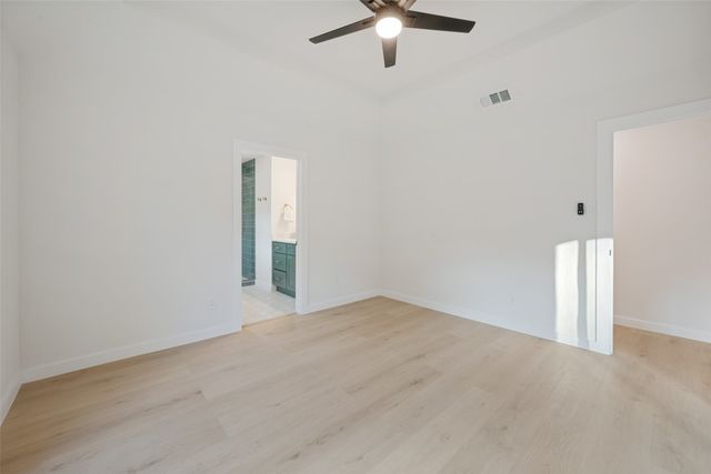 9904 Wandering Way Street, Benbrook, TX 76126