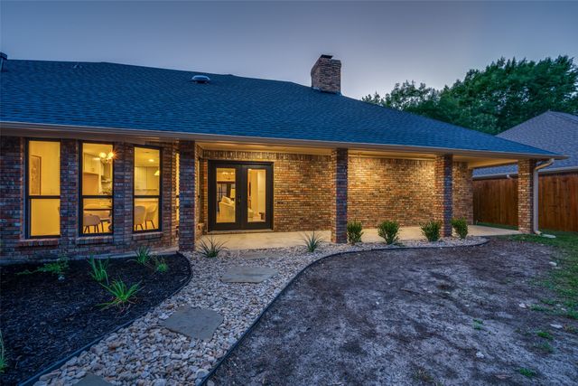 9904 Wandering Way Street, Benbrook, TX 76126