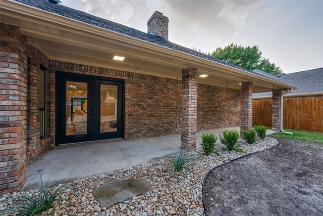 9904 Wandering Way Street, Benbrook, TX 76126