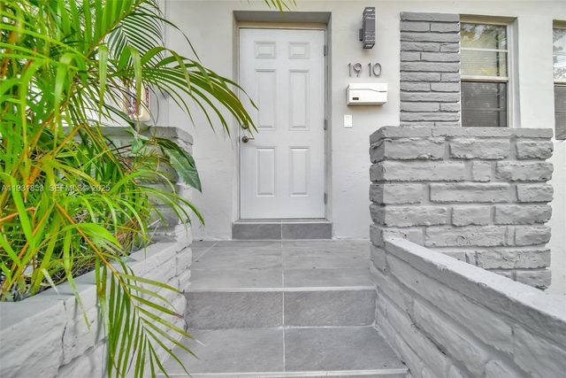 1900 Calais Dr 1910, Miami Beach, FL 33141