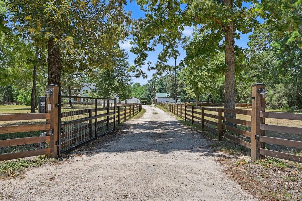 31015 Becky Lane, Magnolia, TX 77354