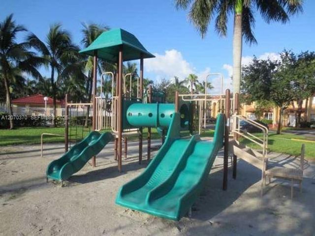 223 SW Maple Terrace, Davie, FL 33325