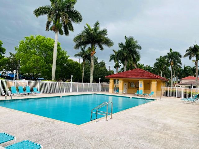 223 SW Maple Terrace, Davie, FL 33325