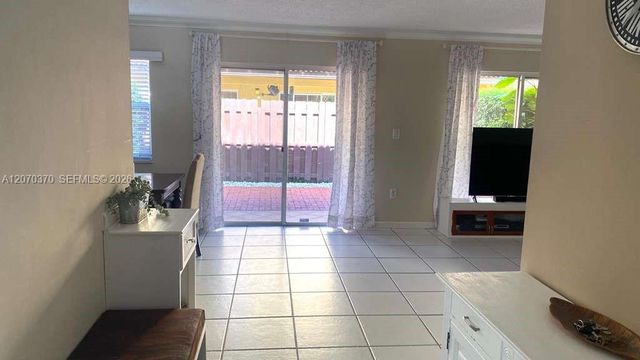 223 SW Maple Terrace, Davie, FL 33325