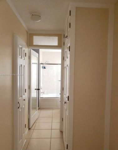 223 SW Maple Terrace, Davie, FL 33325