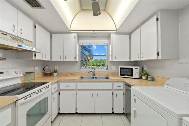 4852 INDEPENDENCE DRIVE, Bradenton, FL 34210