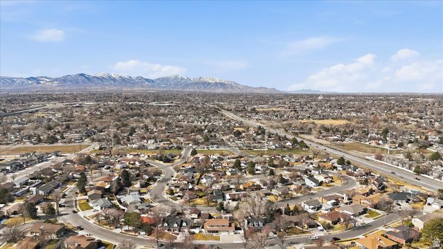 5554 S WHITE SPRINGS DR, Murray, UT 84123