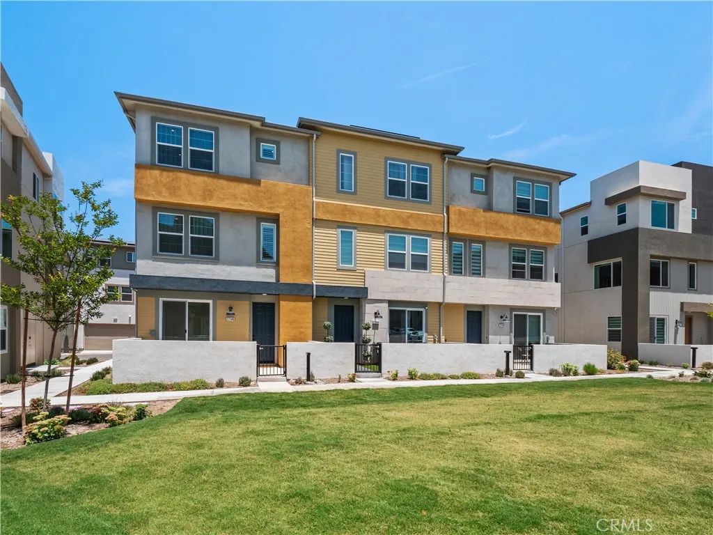 27148 Valley Oak Place, Valencia, CA 91381