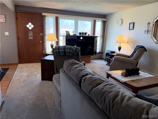 4815 Morgan Pkwy Parkway, Hamburg, NY 14075