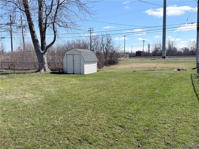 4815 Morgan Pkwy Parkway, Hamburg, NY 14075