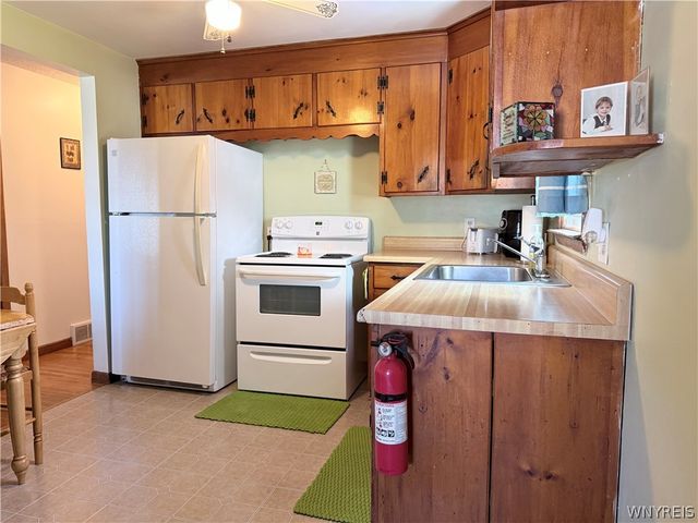 4815 Morgan Pkwy Parkway, Hamburg, NY 14075