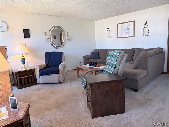 4815 Morgan Pkwy Parkway, Hamburg, NY 14075