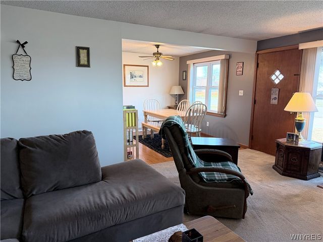 4815 Morgan Pkwy Parkway, Hamburg, NY 14075