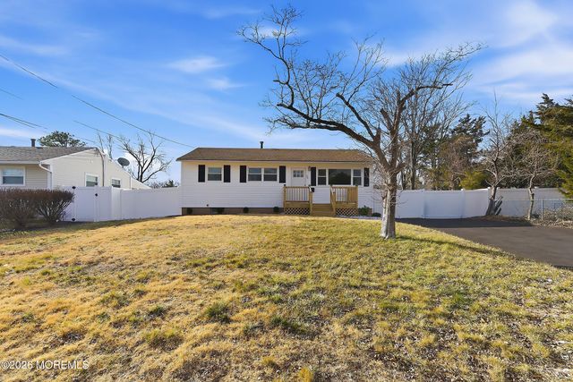 23 Bucknell Drive, Toms River, NJ 08757