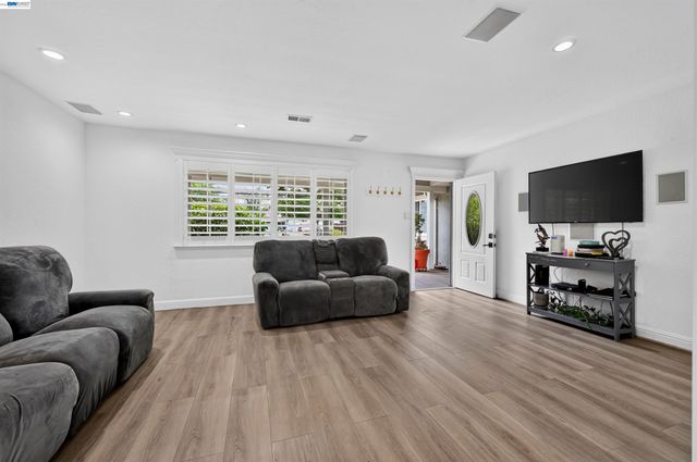 1249 Duffy Way, Brentwood, CA 94513