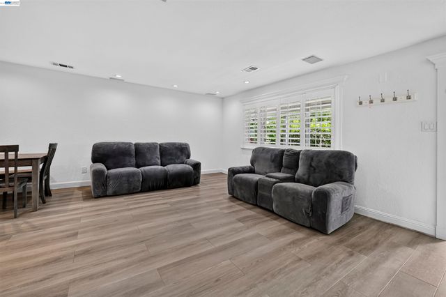 1249 Duffy Way, Brentwood, CA 94513