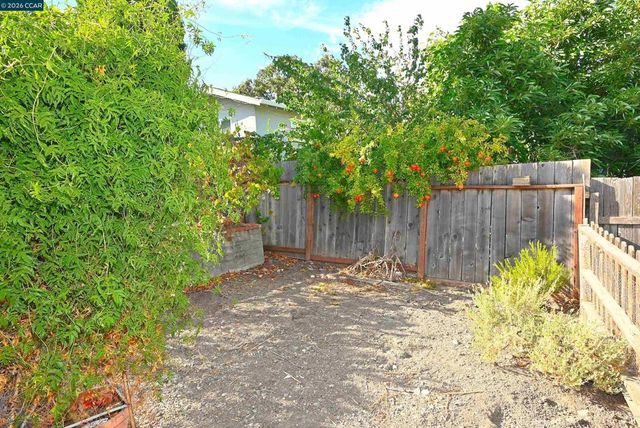 1035 Palm Ave, Martinez, CA 94553