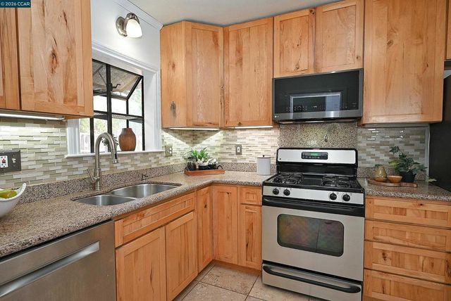 1035 Palm Ave, Martinez, CA 94553