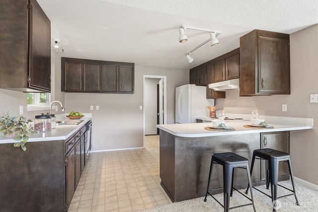 5620 Halls Lake Way, Lynnwood, WA 98036