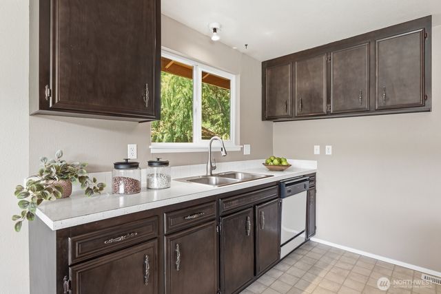5620 Halls Lake Way, Lynnwood, WA 98036