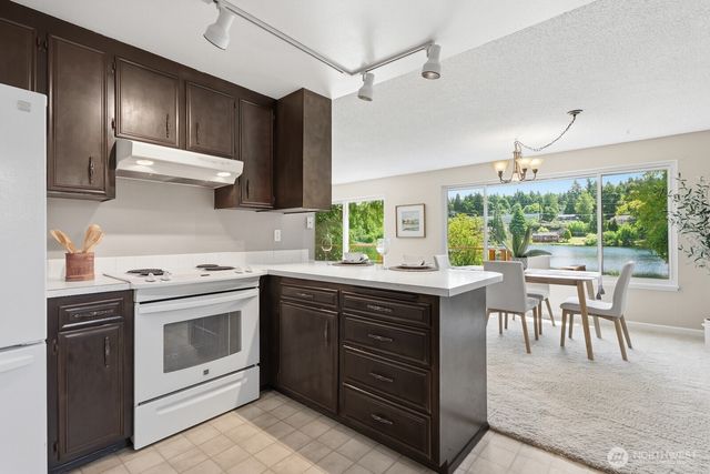 5620 Halls Lake Way, Lynnwood, WA 98036