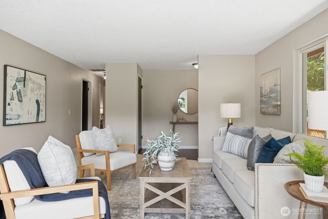 5620 Halls Lake Way, Lynnwood, WA 98036
