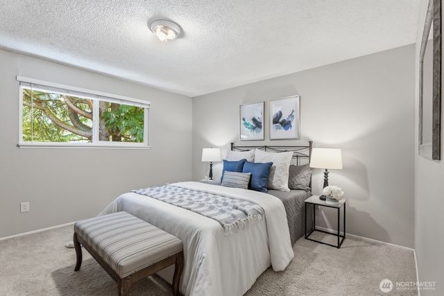 5620 Halls Lake Way, Lynnwood, WA 98036