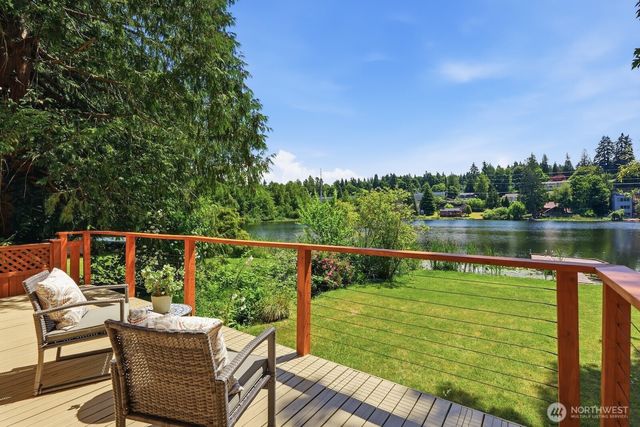 5620 Halls Lake Way, Lynnwood, WA 98036