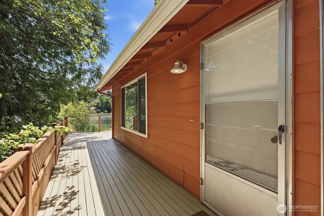 5620 Halls Lake Way, Lynnwood, WA 98036