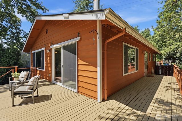 5620 Halls Lake Way, Lynnwood, WA 98036