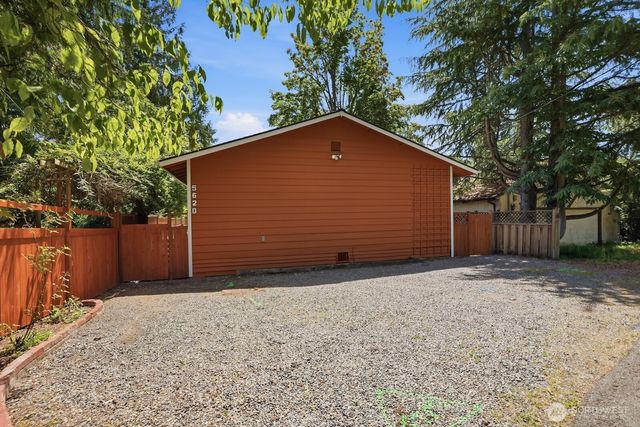 5620 Halls Lake Way, Lynnwood, WA 98036
