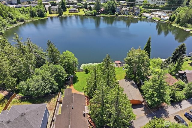 5620 Halls Lake Way, Lynnwood, WA 98036