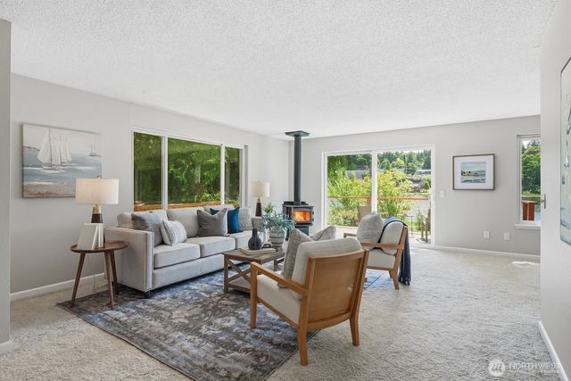5620 Halls Lake Way, Lynnwood, WA 98036