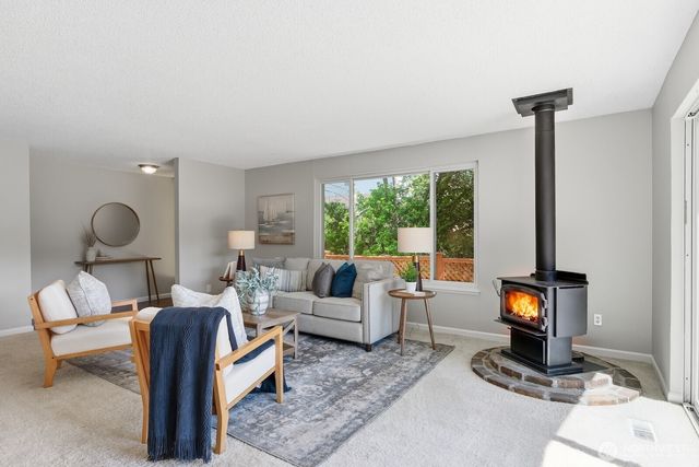 5620 Halls Lake Way, Lynnwood, WA 98036