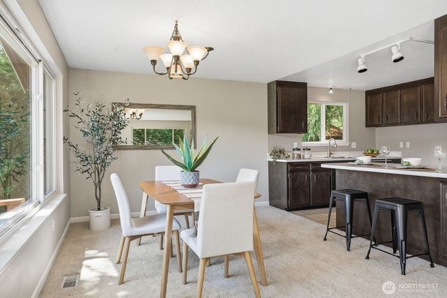 5620 Halls Lake Way, Lynnwood, WA 98036