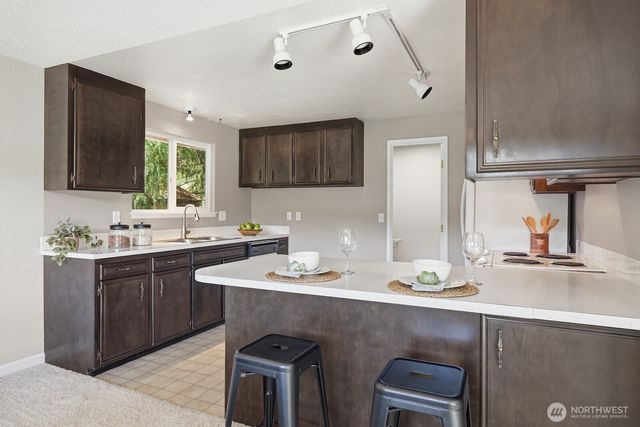 5620 Halls Lake Way, Lynnwood, WA 98036