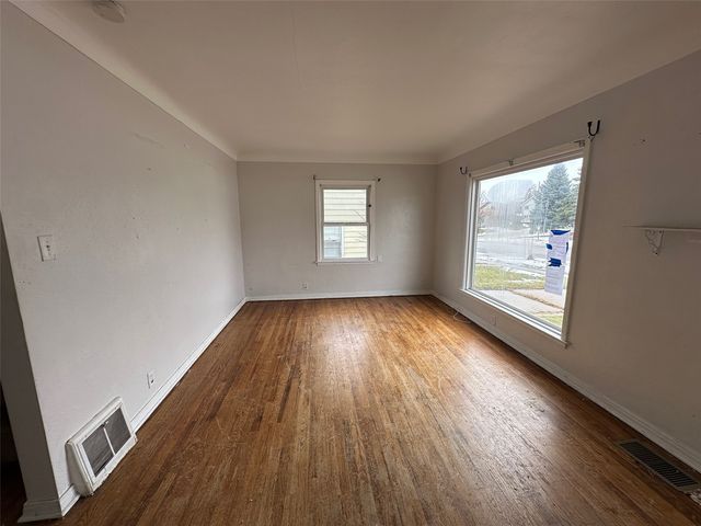 812 16th Ave SW, Cedar Rapids, IA 52404