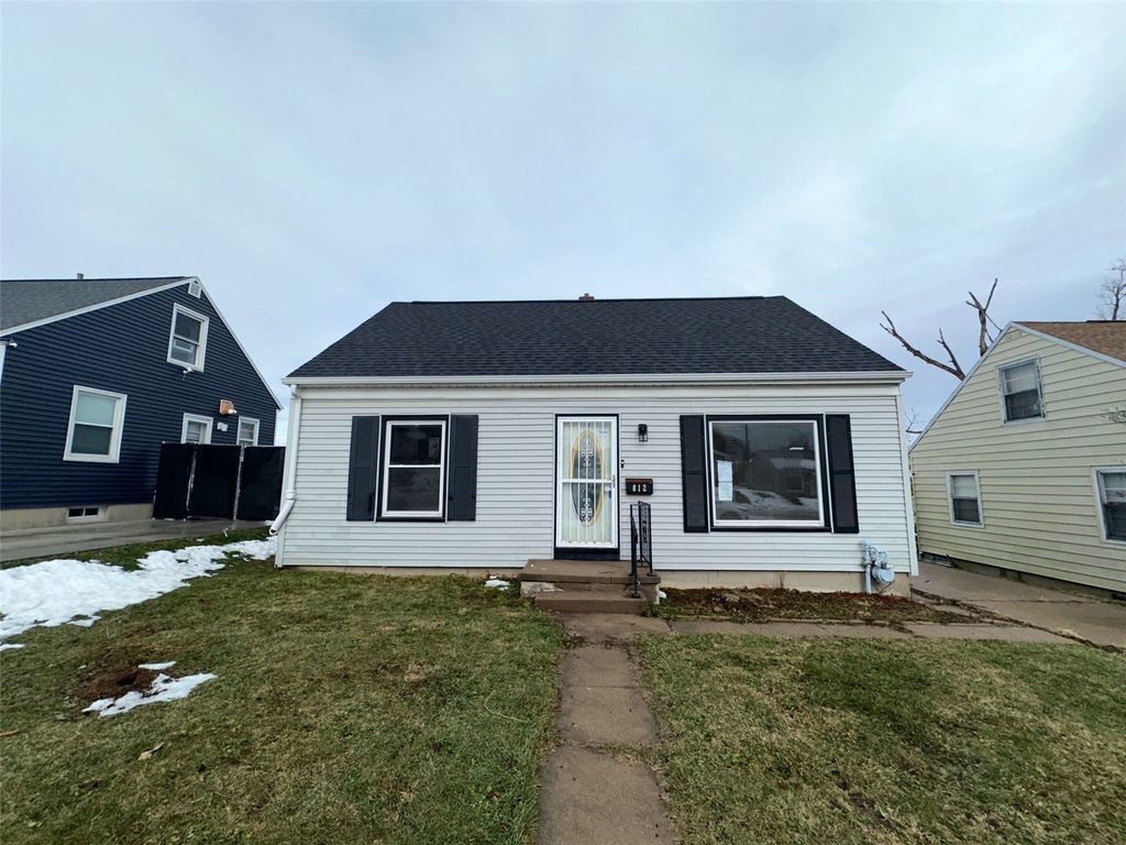 812 16th Ave SW, Cedar Rapids, IA 52404