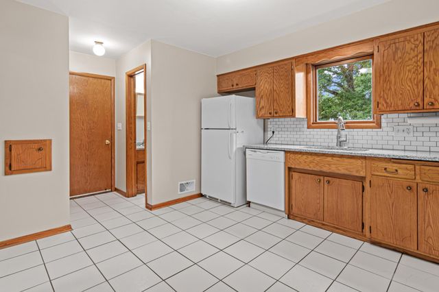 1367 Price Avenue E, Maplewood, MN 55109