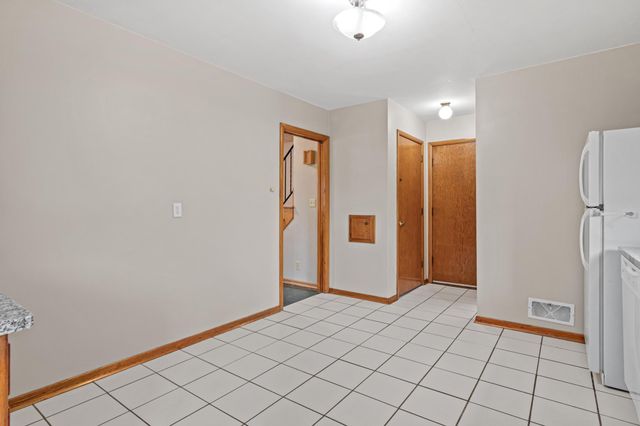 1367 Price Avenue E, Maplewood, MN 55109