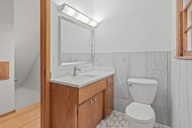 1367 Price Avenue E, Maplewood, MN 55109