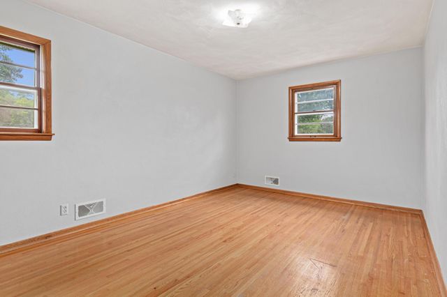 1367 Price Avenue E, Maplewood, MN 55109