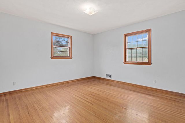 1367 Price Avenue E, Maplewood, MN 55109